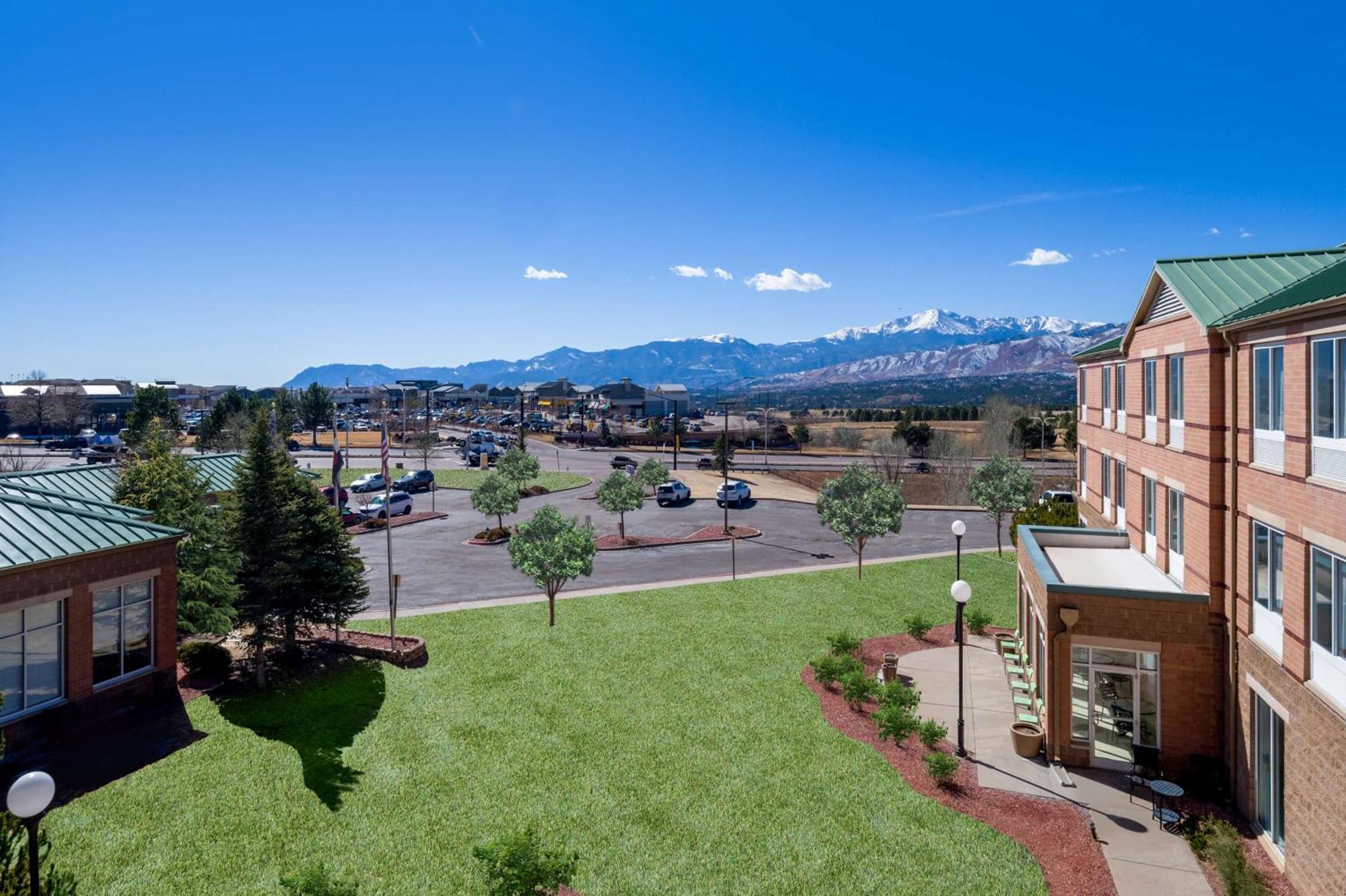 Hilton Garden Inn Колорадо-Спрингс Экстерьер фото